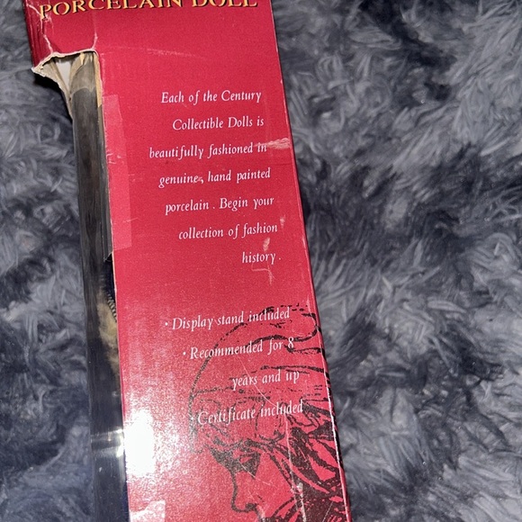 Porcelain doll - Picture 3 of 3